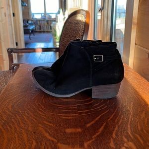 Girls suede booties